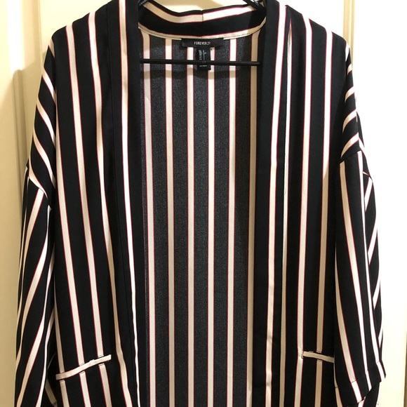 Black/white Kimono - Picture 2 of 3